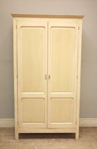 2 door cupboard / armoire